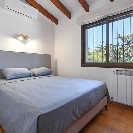 Chez Tonny 6 Bedroom 4 Bathroom Holiday home *